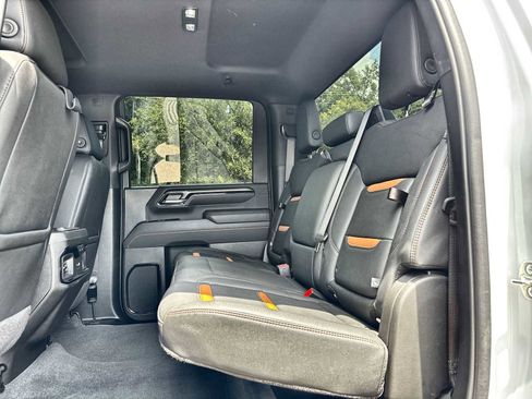 Used 2025 GMC Sierra 2500 AT4 AWD/4WD image 4