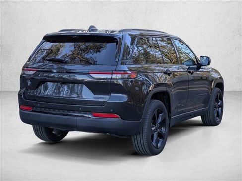 Used 2024 Jeep Grand Cherokee Limited w/ Luxury Tech Group II image 2