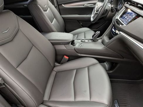 Certified 2023 Cadillac XT5 Luxury w/ LPO, Floor Liner Package FWD image 25