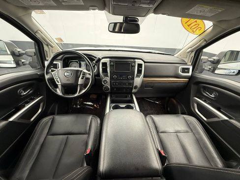 Used 2017 Nissan Titan SL image 3