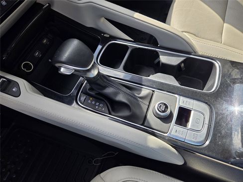 Used 2021 Kia Telluride EX w/ EX Premium Package image 19