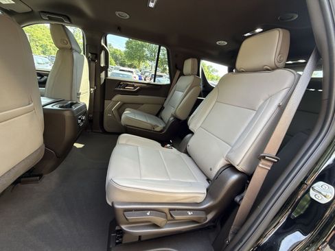 Used 2025 GMC Yukon Elevation AWD/4WD image 25