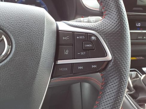 Used 2025 Toyota Sienna XSE w/ XSE Plus Package image 24