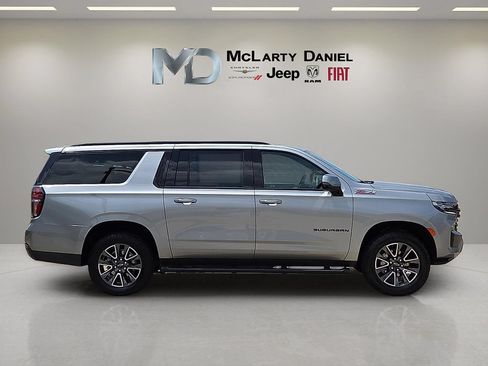 Used 2024 Chevrolet Suburban Z71 w/ Luxury Package AWD/4WD image 6