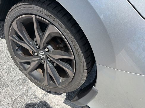 Used 2018 Honda Civic Sport image 16