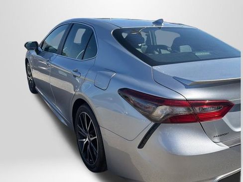 Used 2023 Toyota Camry SE image 9