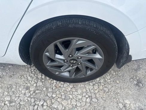 Used 2024 Hyundai Elantra SEL FWD image 11