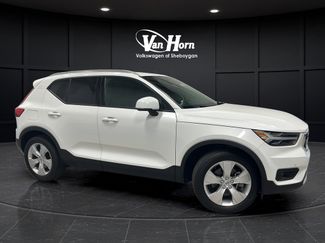 Used 2022 Volvo XC40 T5 Momentum AWD/4WD video 1