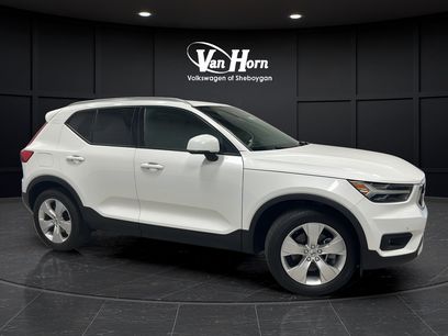 Used 2022 Volvo XC40 T5 Momentum