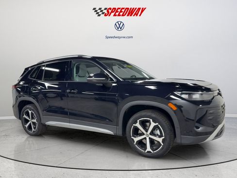 New 2026 Volkswagen Tiguan SE AWD/4WD image 2