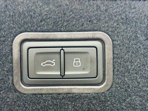 Used 2023 Audi S8 4.0T image 13