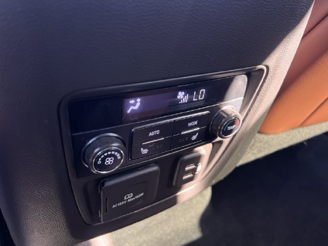 Used 2021 Buick Enclave Avenir w/ Avenir Technology Package AWD/4WD image 18