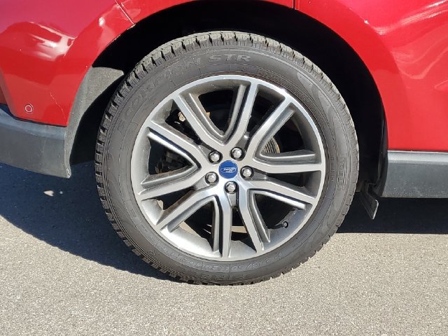 Used 2020 Ford Edge Titanium w/ Equipment Group 301A FWD image 5