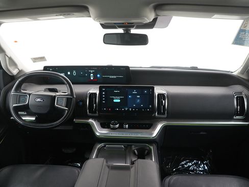 Used 2025 Ford Expedition Max Platinum AWD/4WD image 14