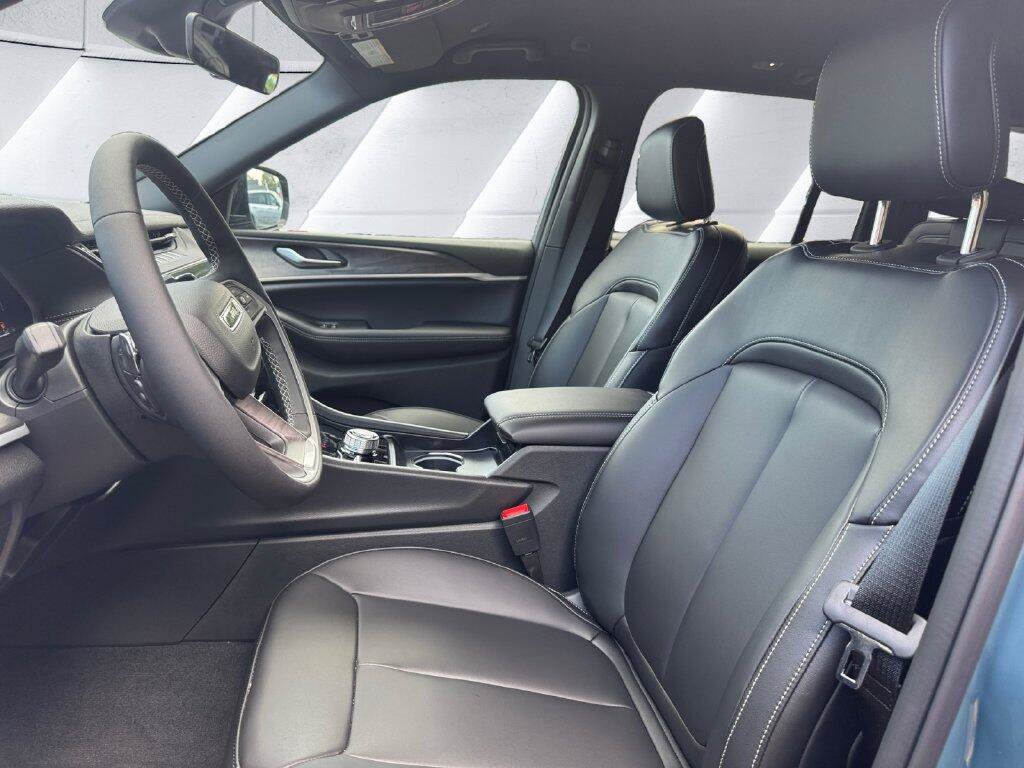 New 2026 Jeep Grand Cherokee Limited AWD/4WD image 7