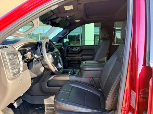 Used 2019 Chevrolet Silverado 1500 High Country w/ Technology Package AWD/4WD image 9