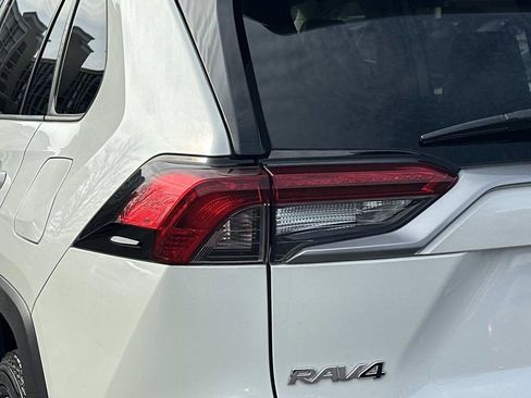 Used 2019 Toyota RAV4 Limited image 9