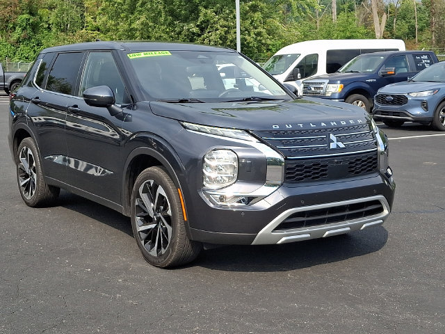 Used 2024 Mitsubishi Outlander AWD image 2