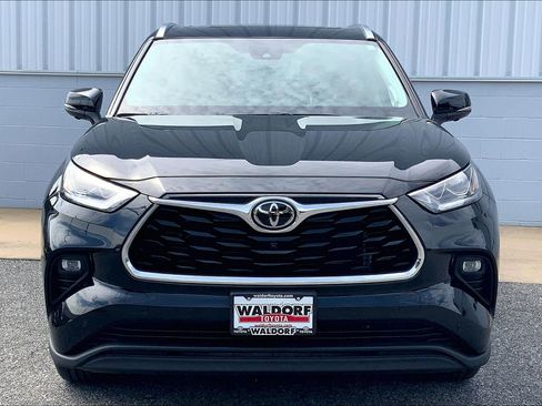 Used 2026 Toyota Highlander Limited AWD/4WD image 3