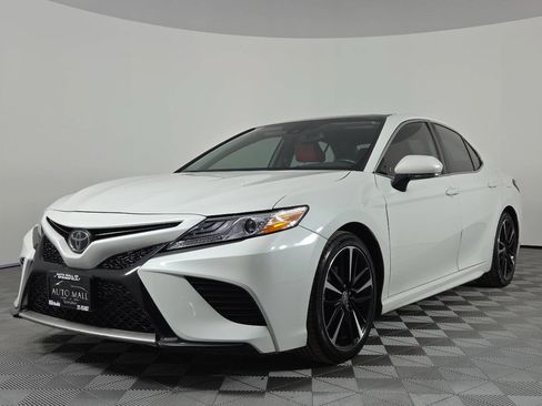 Used 2020 Toyota Camry XSE FWD image 3