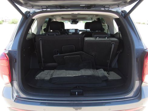 Used 2025 Hyundai Palisade SEL FWD image 13