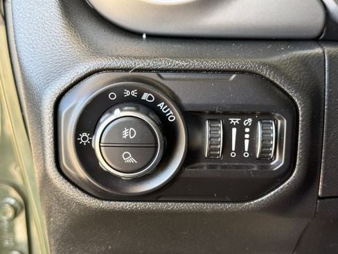Used 2022 Jeep Gladiator Sport AWD/4WD image 25
