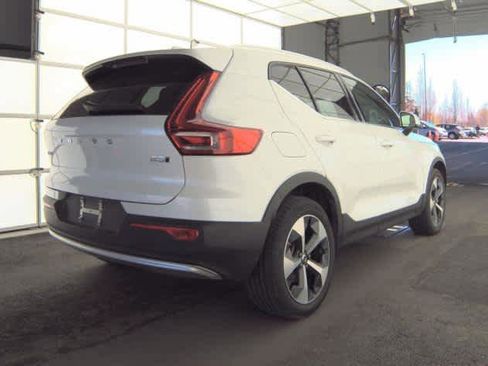 Used 2025 Volvo XC40 B5 Plus AWD/4WD image 4