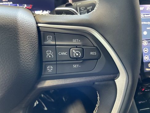 Used 2024 Jeep Grand Cherokee L Limited image 12