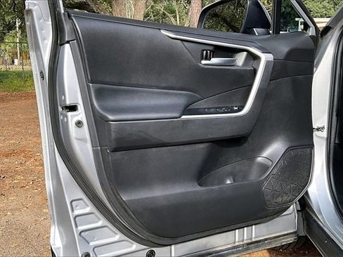 Used 2021 Toyota RAV4 XLE image 17