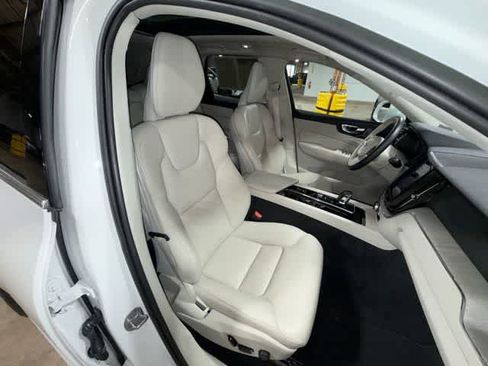 Used 2023 Volvo XC60 B5 Plus AWD/4WD image 16