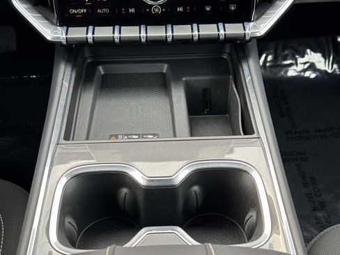 Used 2025 GMC Acadia Elevation image 6