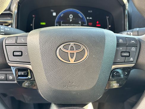 Used 2025 Toyota Camry LE FWD image 16