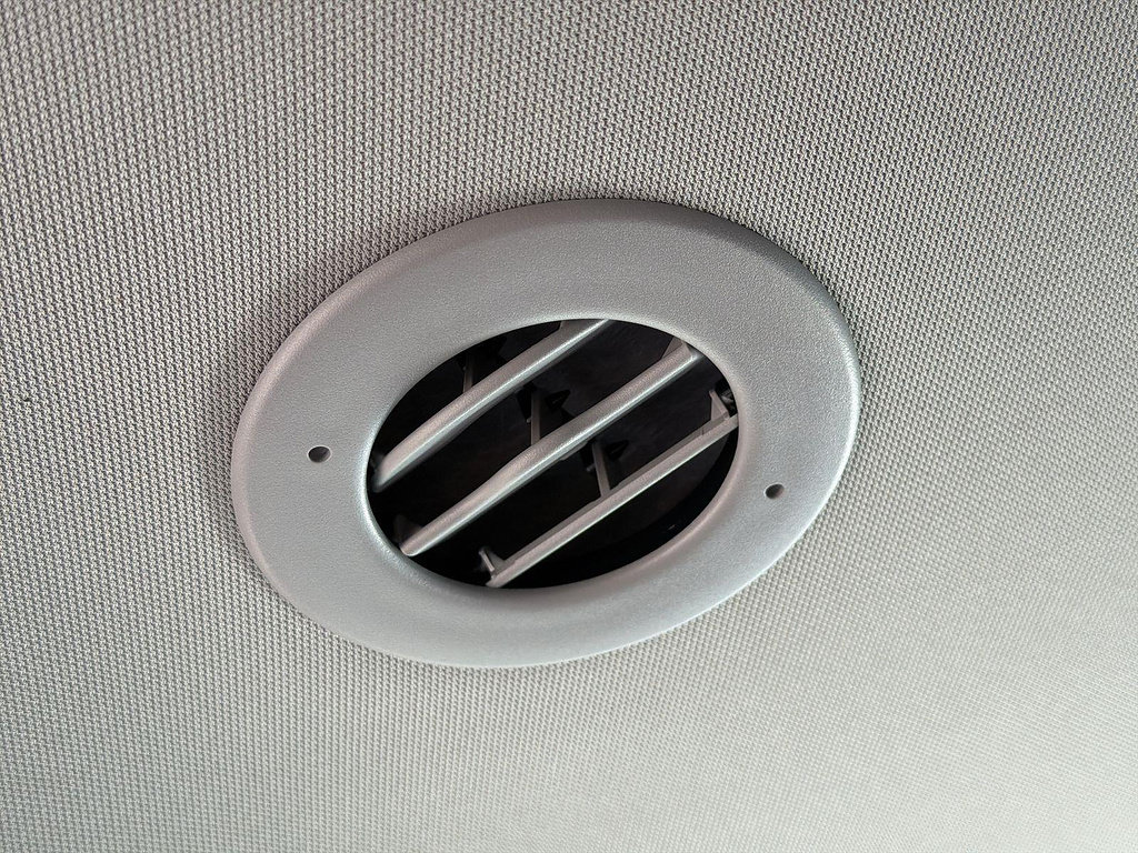 Used 2023 GMC Acadia SLE w/ Elevation Edition FWD image 19