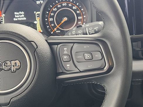 Used 2025 Jeep Wrangler Unlimited Rubicon AWD/4WD image 28