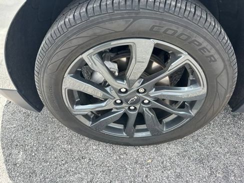 Used 2023 Chevrolet Equinox RS w/ RS Leather Package FWD image 11