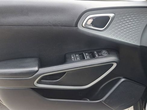 Used 2020 Kia Soul LX FWD image 17