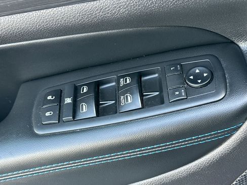 Used 2019 Jeep Grand Cherokee Laredo image 13