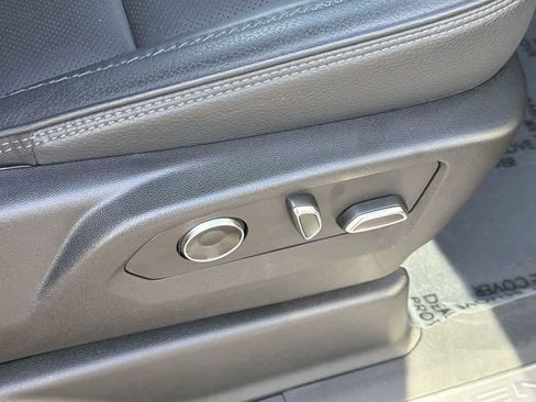 Used 2025 GMC Yukon Denali image 34