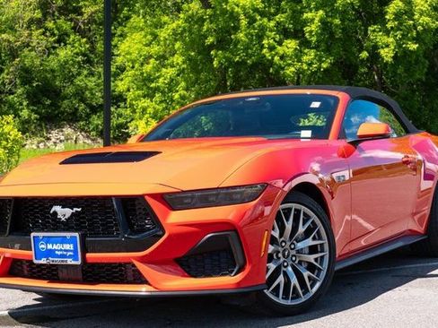 Used 2025 Ford Mustang GT Premium RWD image 1