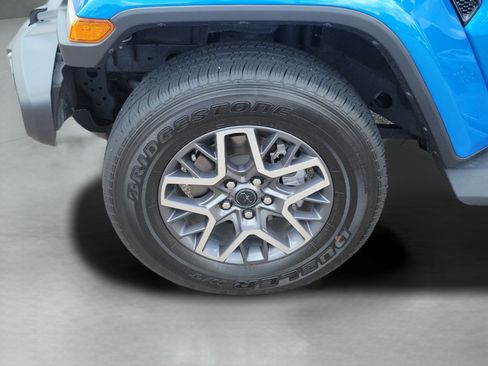 Used 2025 Jeep Wrangler Unlimited Sahara AWD/4WD image 33