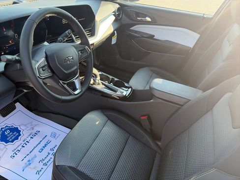 New 2026 Chevrolet Trax LT w/ Sunroof Package FWD image 16