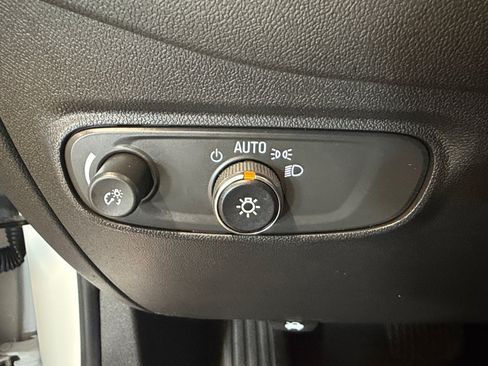 Used 2024 Chevrolet Equinox LT FWD image 24