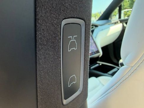Used 2020 Tesla Model X Long Range AWD/4WD image 30