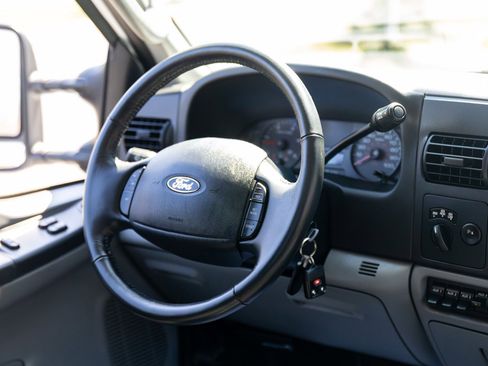 Used 2006 Ford F250 XL image 30