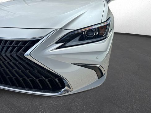 Used 2025 Lexus ES 350 w/ Premium Package FWD image 9