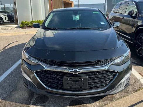 Used 2020 Chevrolet Malibu LT w/ Leather Package FWD image 2