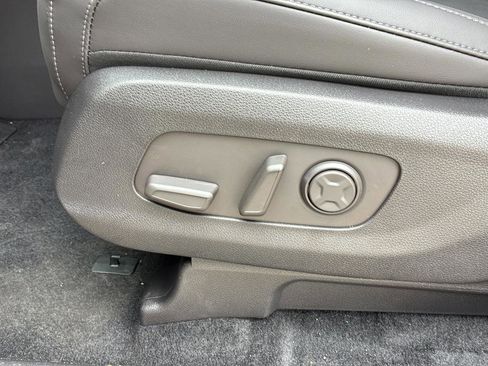 New 2026 Kia Carnival EX FWD image 24