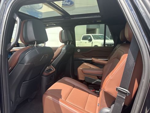 Used 2025 Lincoln Navigator Reserve image 10