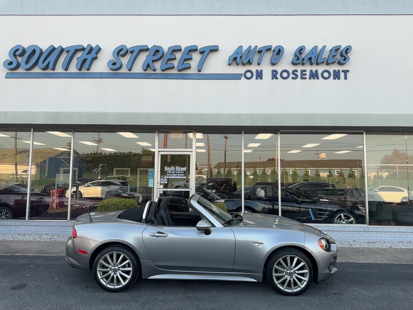 Used 2017 FIAT 124 Spider Lusso RWD image 1