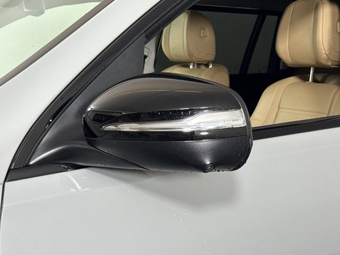 Used 2024 Mercedes-Benz GLS 580 4MATIC image 10